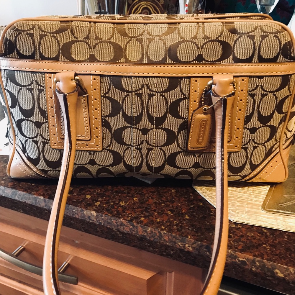 Coach Signature C